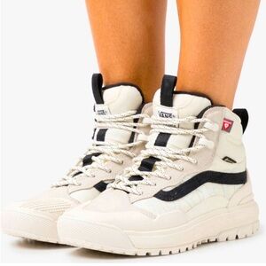 Vans Women's Ultrarange Exo Hi GORE-TEX MTE-2 Waterproof hiking Boot Marshmallow